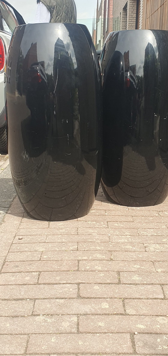 Image 1 of 2 macetas altas negras brillantes