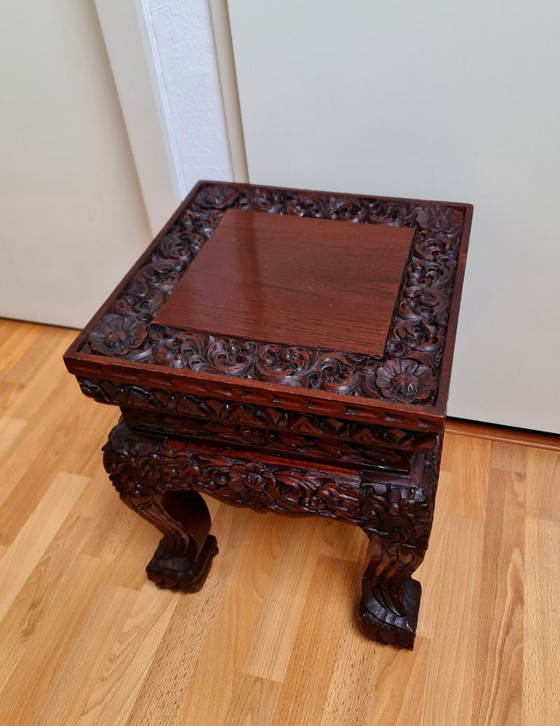 Image 1 of Aziatische bijzettafel plantentafel gekerfd hout vintage