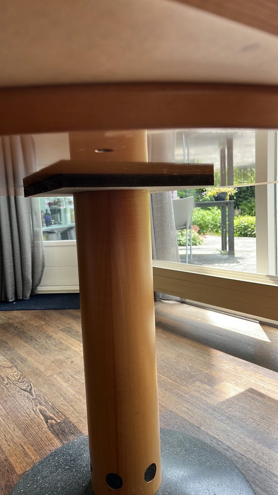 Image 1 of Arco Diabolo mesa de comedor nogal pata de columna de granito