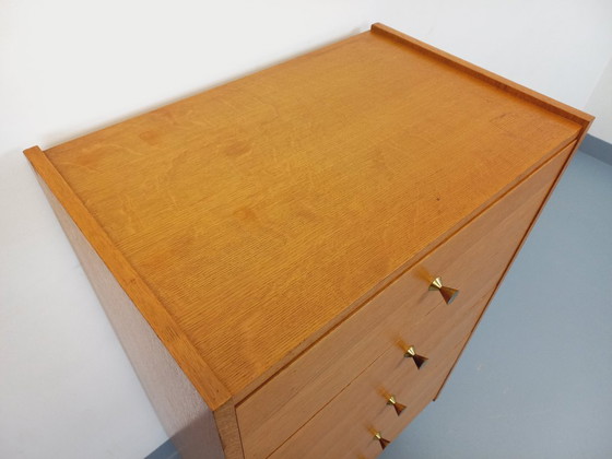 Image 1 of Vintage eikenhouten ladekast uit de jaren 60.