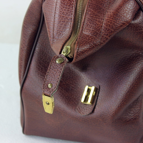 Image 1 of Borsa da viaggio vintage in pelle marrone con finiture in ottone, Cecoslovacchia, anni '60