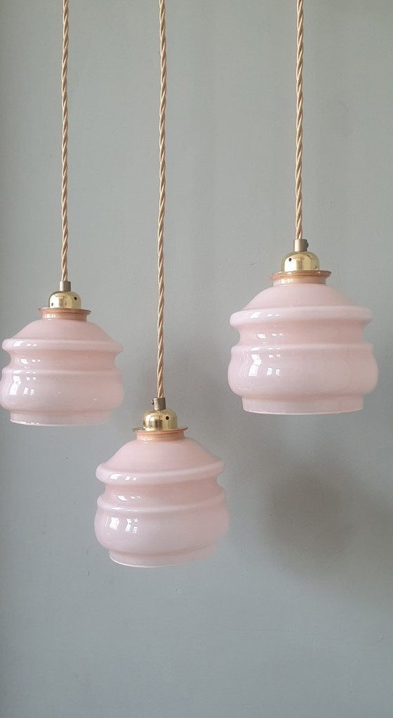Image 1 of Set van 3 Vintage franse hanglampen - rose pastel opaline glas in Art Deco stijl 
