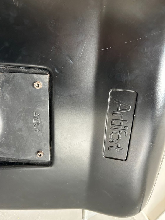 Image 1 of Artifort Design Stühle – Industriell & Zeitlos – erhältlich im 2er-Pack, 6 Stück verfügbar