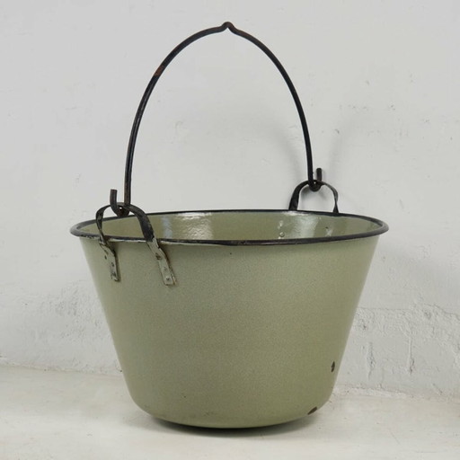 Caldero antiguo esmaltado verde (c.1920)