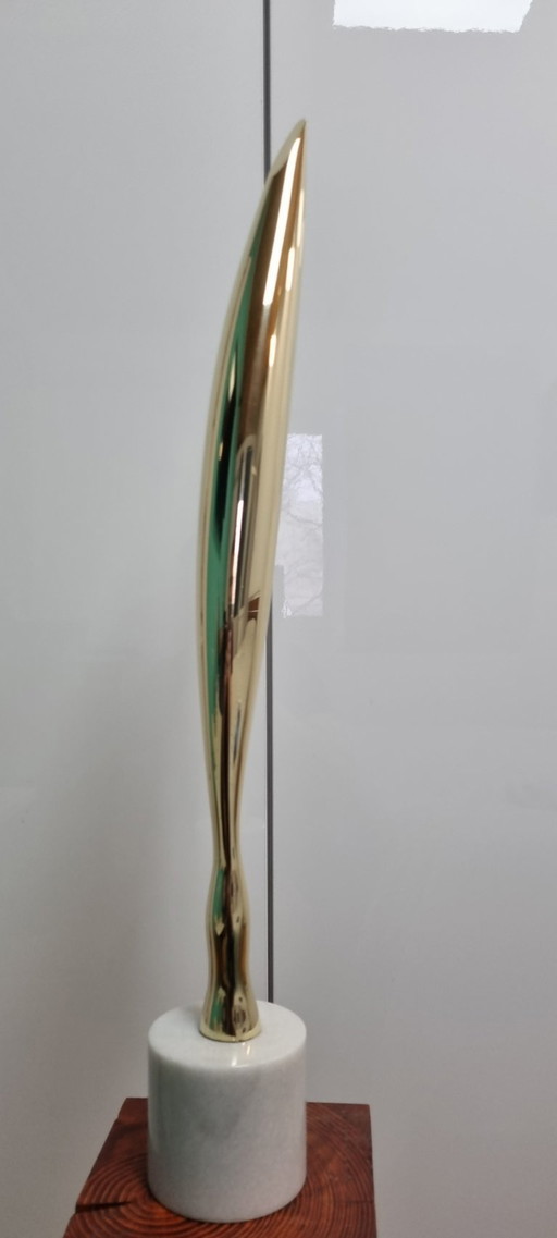 Von Brâncuși inspirierte Skulptur