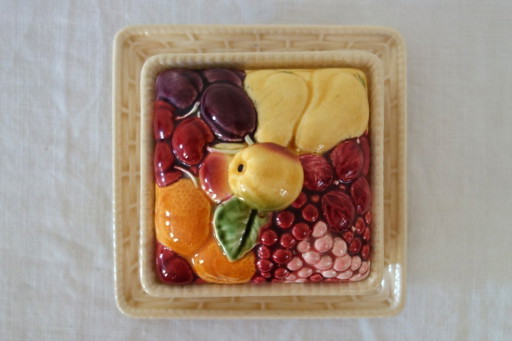 Antike, quadratische Bonboniere/Obstkorb aus Sarreguemines-Keramik.