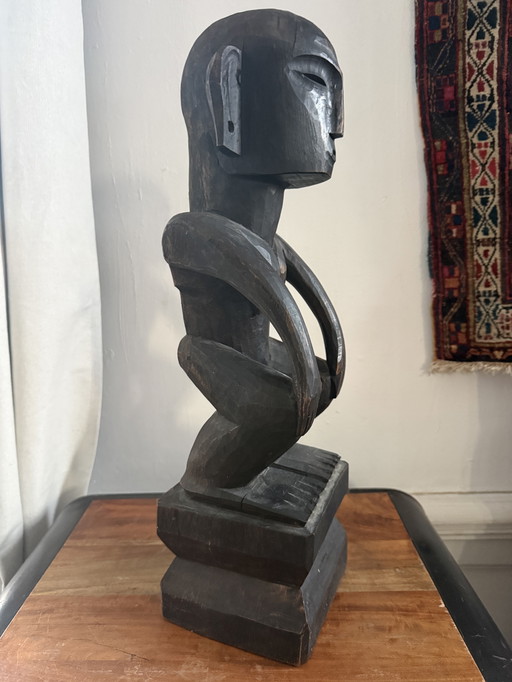 Große afrikanische Holzskulptur – Skulpturenobjekt aus der Mitte des 20. Jahrhunderts