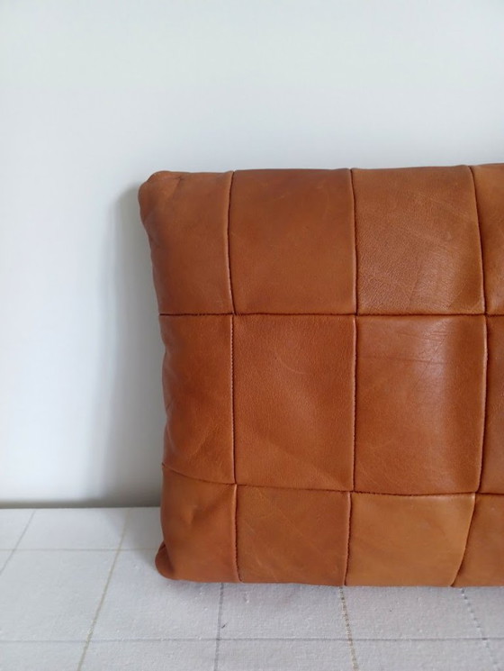 Image 1 of Coussin en cuir vintage années 70-80 - cognac chaud - patchwork