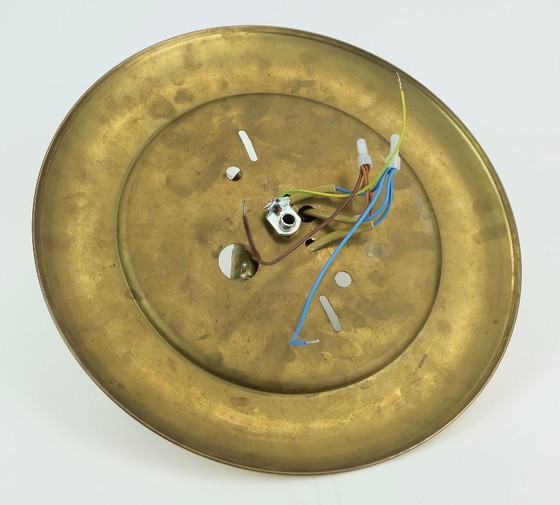 Image 1 of Lámpara de techo de mediados de siglo de la década de 1960, lámpara de techo de latón y vidrio, estilo Hollywood Regency.