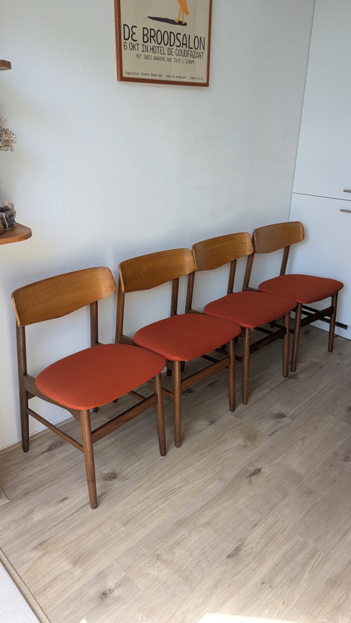 Lot de 4 chaises scandinaves Farstrup Møbler années 1960, assises orange en teck
