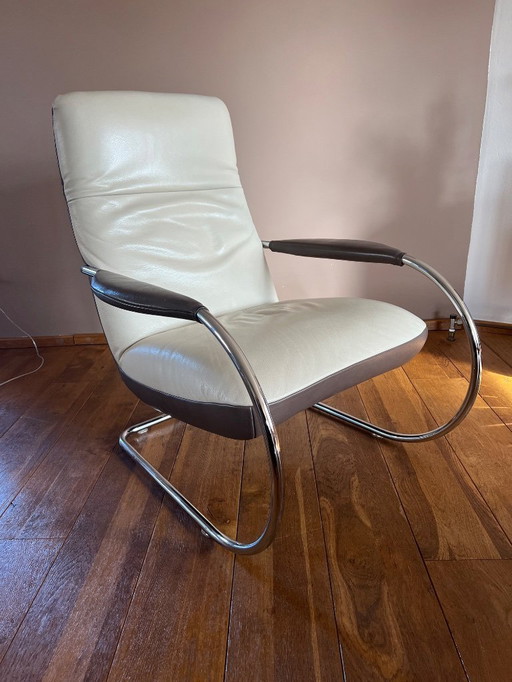 Sillón de piel bicolor modelo Jacy de Koinor