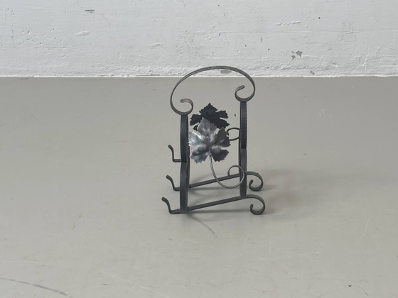 Image 1 of Dekorativer Weinflaschenhalter aus Schmiedeeisen mit Weinlaub-Motiv, 20. Jahrhundert