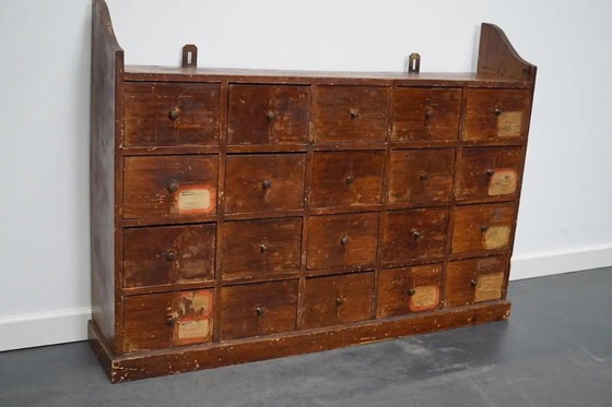 Image 1 of Mobiletto industriale olandese per farmacia/officina in pino, circa anni '20