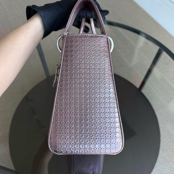 Image 1 of DIOR LADY MEDIUM - MICRO-CANNAGE METALLIC ROZE ZILVEREN BESLAG