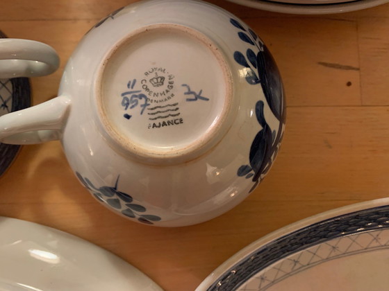 Image 1 of Porcelein Servies Uit Denemarken. Fajance Royal Copenhagen. Keramiek. Blue Rose Pattern. Blue Latin Trim. Scandinavisch Aardewer