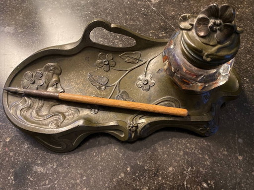 Art Nouveau inktpot en pennenhouder, gesigneerd R. Elias - Jonge vrouw met bloemen – decoratieve objecten, Metal, Glass