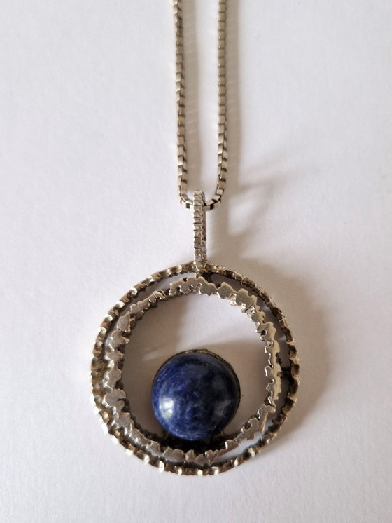 Image 1 of Silberner brutalistischer dänischer Anhänger mit Lapislazuli und passender Halskette