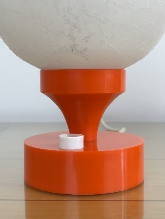 Image 1 of Lampe de table vintage Space Age, Aro Leuchte, orange/blanc avec sphère en verre, années 70, années 70, rétro, milieu du siècle,