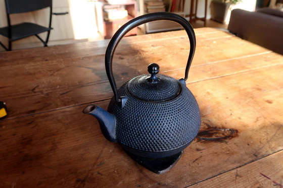 Image 1 of Teiera vintage in ghisa con decorazione a rilievo, stile giapponese Tetsubin, con sottopentola - 2C31