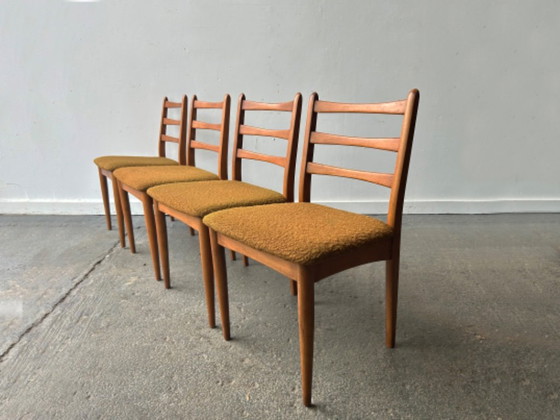 Image 1 of Ensemble de quatre chaises de salle à manger vintage Schreiber, revêtement d'origine en tissu moutarde, années 1960-70