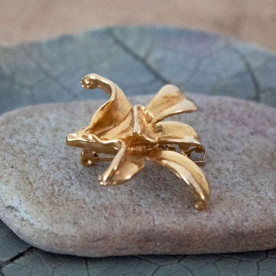 Image 1 of Vintage goudkleurige orchidee broche & kettinghanger