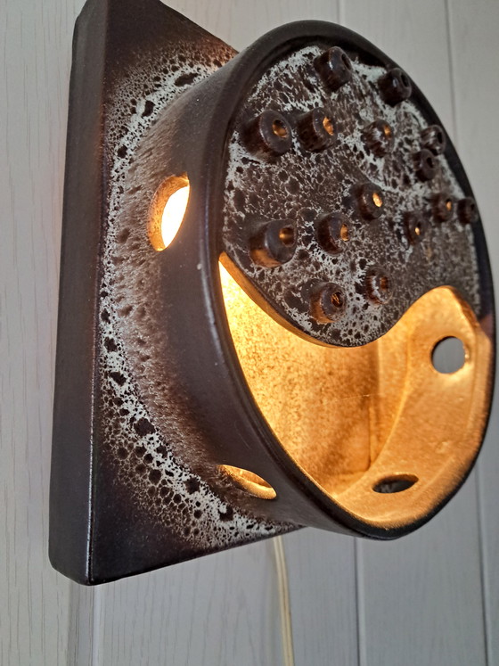 Image 1 of Vintage brutalist keramiek wandlamp – jaren 70 – space age sfeerlicht