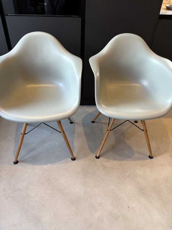 2x Vitra Eames DAW – Sessel, Metal, Plastic (photo 3 of 9)