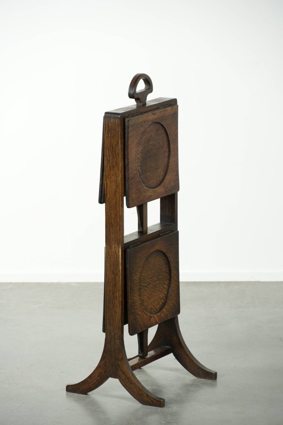 Image 1 of Schöner englischer Beistelltisch/Kuchenständer aus Eiche aus dem späten 19./frühen 20. Jahrhundert