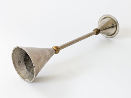 Paar postmoderne Kerzenständer im Memphis-Stil, Stahl mit Messing, 1980er Jahre – Kerzenhalter, Metal (photo 13 of 16)