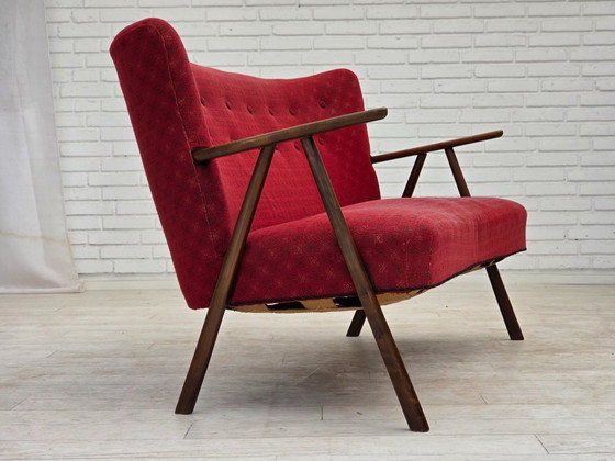 Image 1 of Divano danese a 2 posti, anni '60, rivestimento in tessuto rosso, gambe e braccioli in legno di faggio.