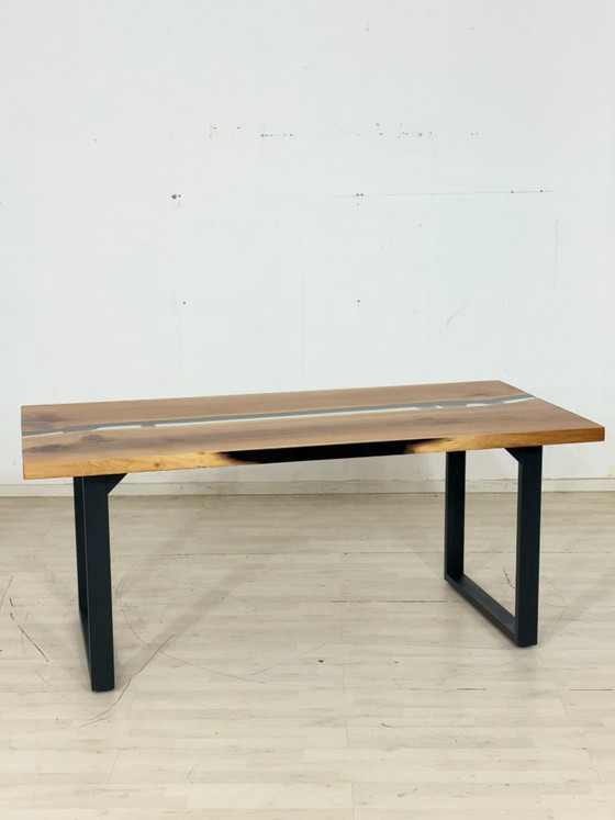 Image 1 of Eettafel van epoxyhars / eettafel / vergadertafel, massief walnoothout / 180 cm breed
