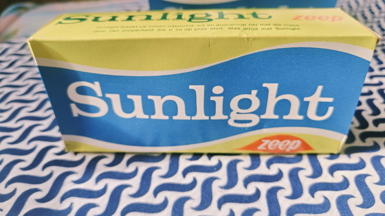 Image 1 of UNIQUE COLLECTOR’S ITEM: Originele Sunlight Transportdoos jaren '50 – VOL!  (50 Dozen-100 zepen) – Lever N.V. Brussel