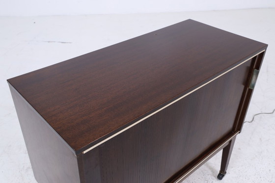 Image 1 of Bellissima cassettiera d'epoca su rotelle | Armadio di metà secolo | Armadio phono retro in legno #07-07