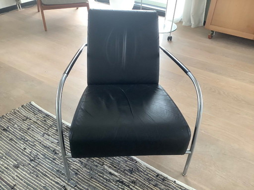 Sedia Harvink in pelle nera con finiture cromate