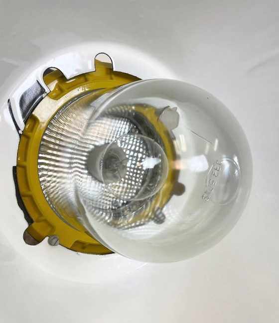 Image 1 of Lampada antideflagrante industriale gialla con paralume smaltato nero, anni '90
