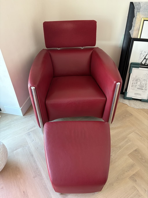 Leolux Goncharov armchair with ottoman | Red leather | Design classic