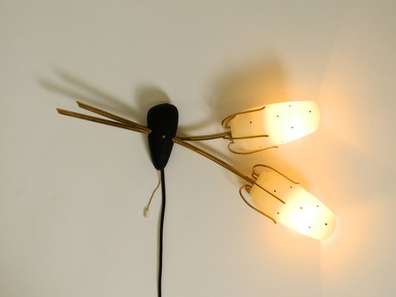 Image 1 of Wunderschöne, extrem seltene Messingwandlampe aus der Mitte des 20. Jahrhunderts mit bemalten Glasschirmen