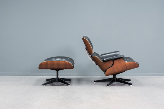 Image 1 of Fauteuil lounge Eames et repose-pieds
