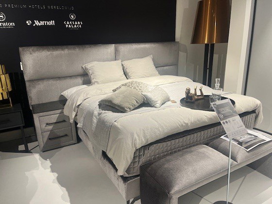 Image 1 of Serta Brut Limited Edition box spring - 180x200 with bedside tables