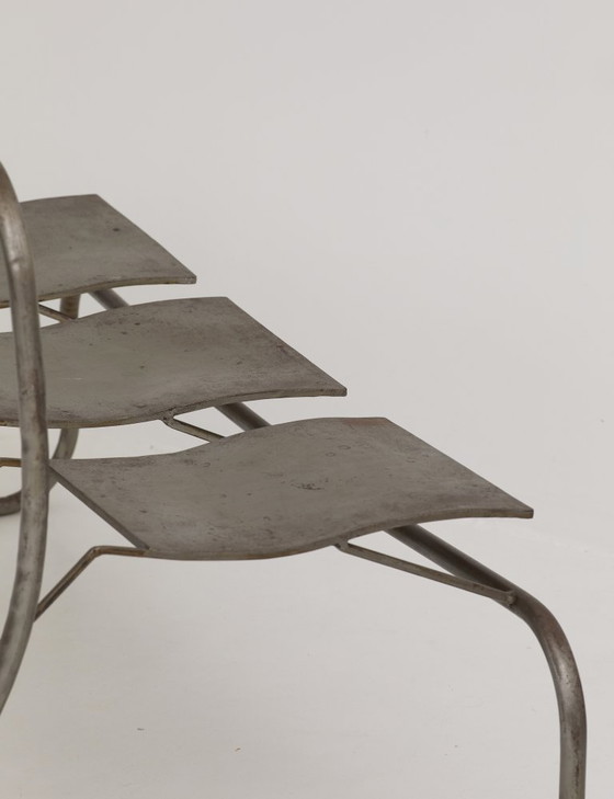 Image 1 of Sculpturaal metalen bankje / Gesigneerd kunstwerk uit 2000