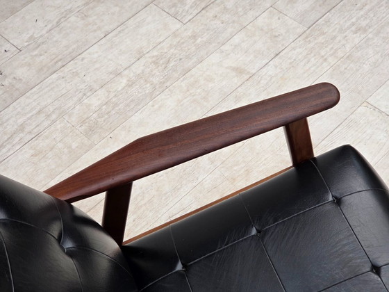 Image 1 of Deense fauteuil uit de jaren 70, zwart kunstleer, teakhout.