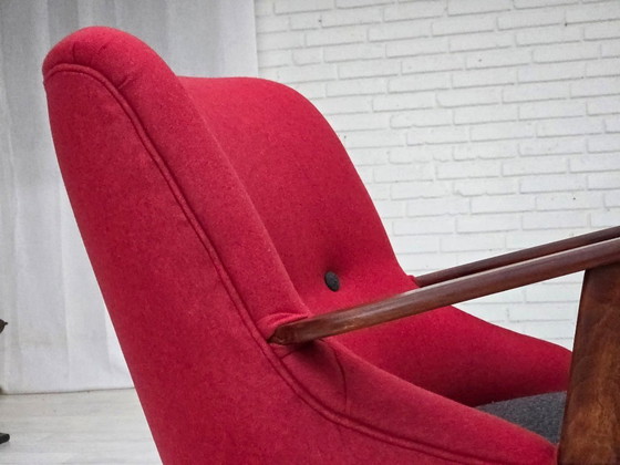 Image 1 of Fauteuil de conception danoise des années 1960, retapissé en laine d'ameublement.