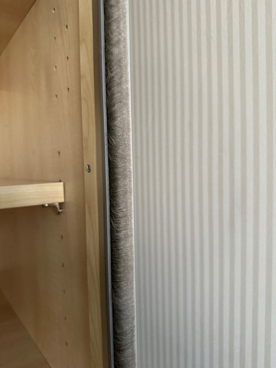 Image 1 of Armario con 2 puertas correderas y frenos, 2 focos regulables.