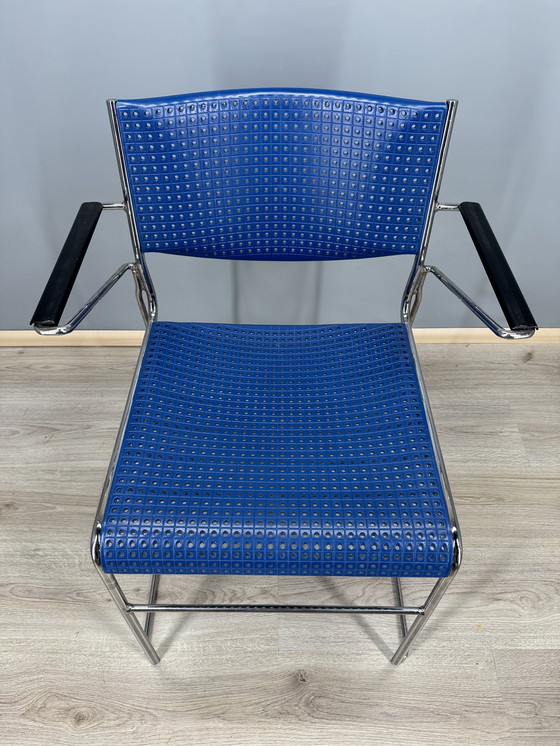 Image 1 of Silla de diseño azul con estructura cromada