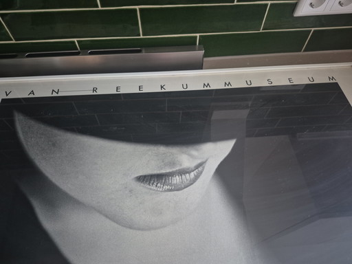 Monique 1981, Encadré – posters, Glass, Metal