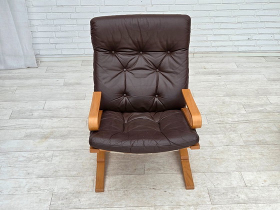 Image 1 of Années 1970, design norvégien d'Elsa & Nordahl Solheim, ensemble chaise et tabouret.