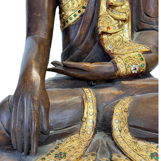 Antique Burmese Mandalay Wooden Buddha – Bhumisparsha – c. 1900–1930 – Sculpture, Glass (photo 4 of 11)