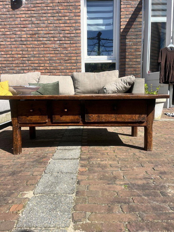 Image 1 of Antieke Spaanse kastanjehouten salontafel