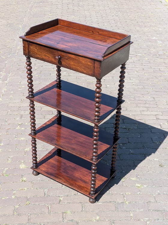 Antieke Victoriaanse etagère met 4 etages en gedraaide spoelversiering. – Boekenkasten, Wood (photo 6 of 14)