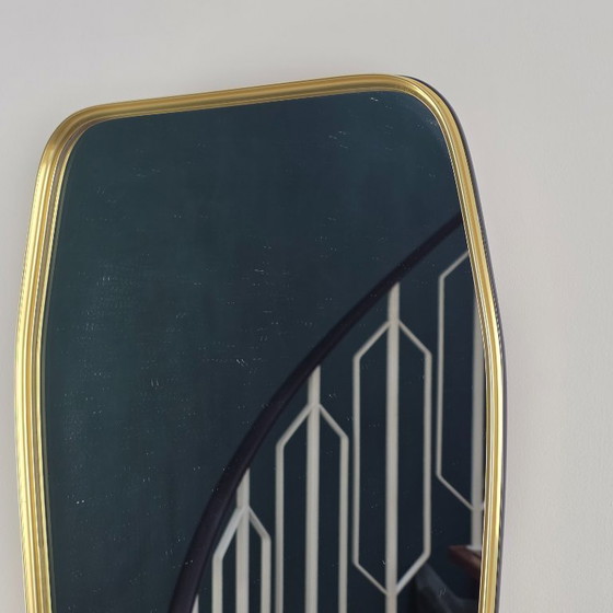 Image 1 of 1 van 2: XL Vintage spiegel uit jaren '50 / '60. Langwerpige spiegel met messing lijst. Retro wandspiegel. Goudkleurige lijst.